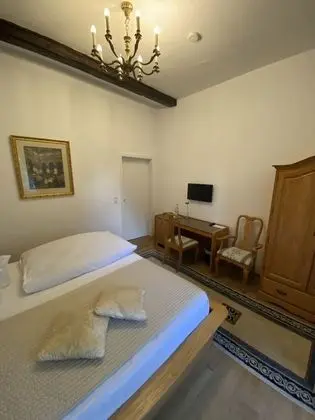 Basic Oda, 1 Büyük (Queen) Boy Yatak, Özel Banyo