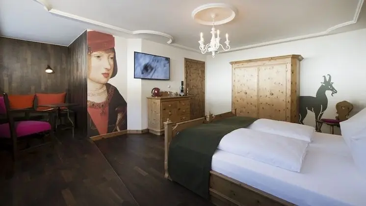 Deluxe Tek Büyük Yataklı Oda (Grafenzimmer Jagdschloss)