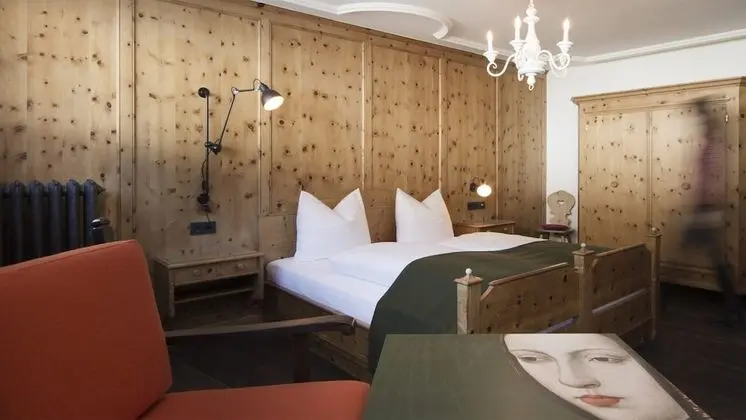 Deluxe Tek Büyük Yataklı Oda (Grafenzimmer Jagdschloss)