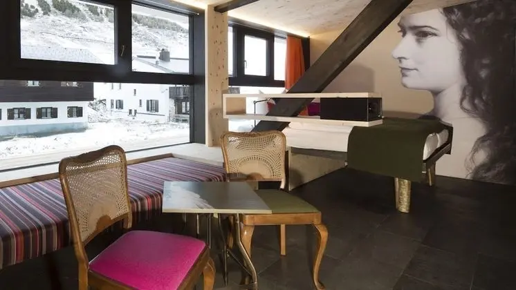 Deluxe Tek Büyük Yataklı Oda (Sissizimmer)