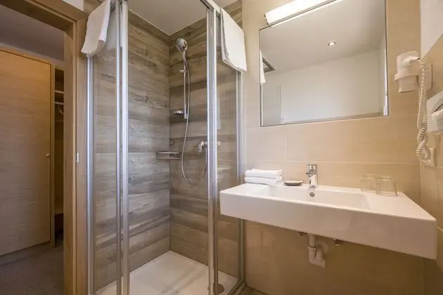 Comfort Tek Büyük Yataklı Oda, Balkon, Dağ Manzaralı (Falkennest Tirol)