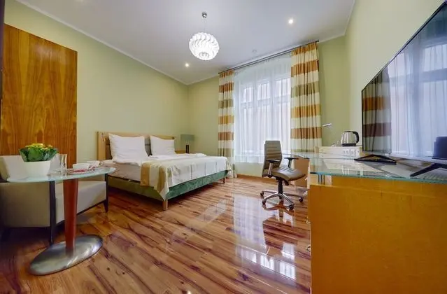Deluxe Tek Büyük Yataklı Oda