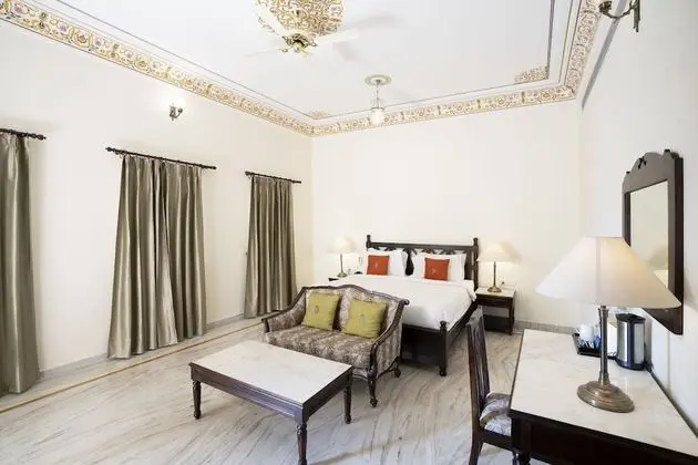 Traditional Tek Büyük Yataklı Oda