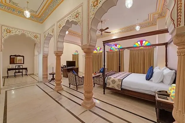 Traditional Tek Büyük Yataklı Oda