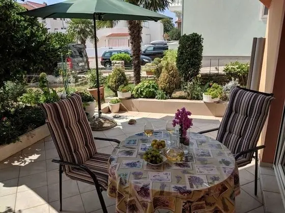 Apart Daire (Jak - parking and BBQ - A1(2+1))