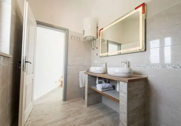 Ev (Jaka 2 - with pool - H(6+2))