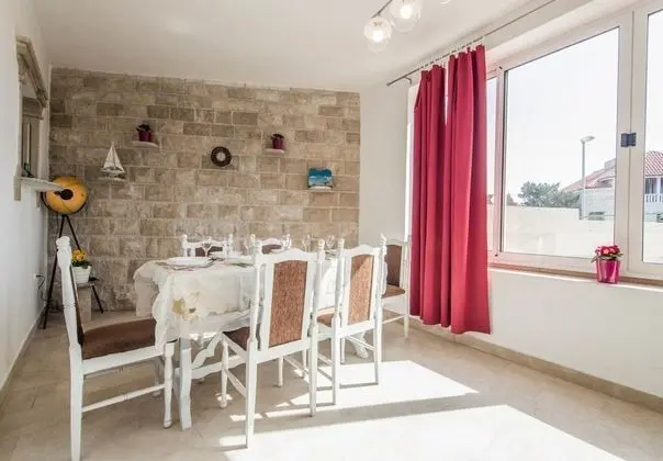 Ev (Jaka 2 - with pool - H(6+2))