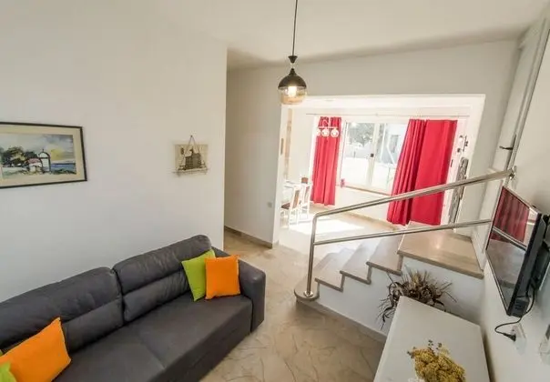 Ev (Jaka 2 - with pool - H(6+2))