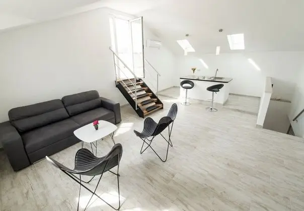 Ev (Jaka 2 - with pool - H(6+2))