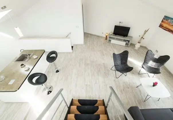 Ev (Jaka 2 - with pool - H(6+2))