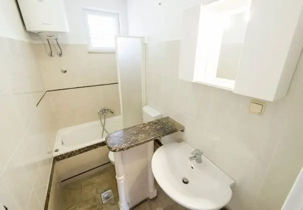 Ev (Jaka 2 - with pool - H(6+2))