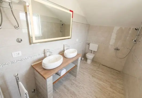 Ev (Jaka 2 - with pool - H(6+2))