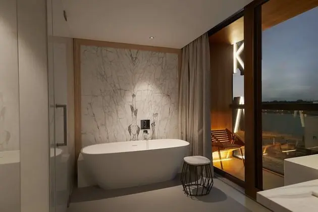 Extra large superior with bath & balcony