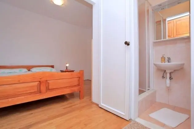 Apart Daire (Jakica - family apartment with garden)
