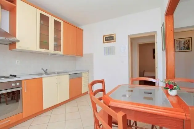 Apart Daire (Jakica - family apartment with garden)