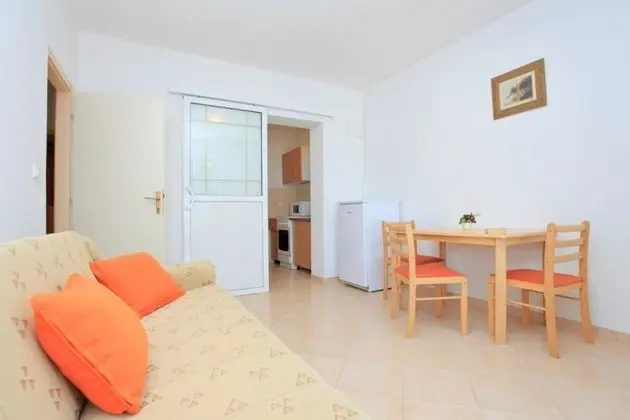 Apart Daire (Jakica - family apartment with garden)