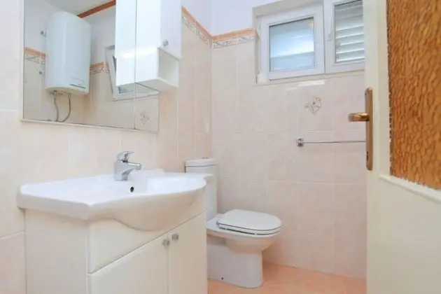 Apart Daire (Jakica - family apartment with garden)
