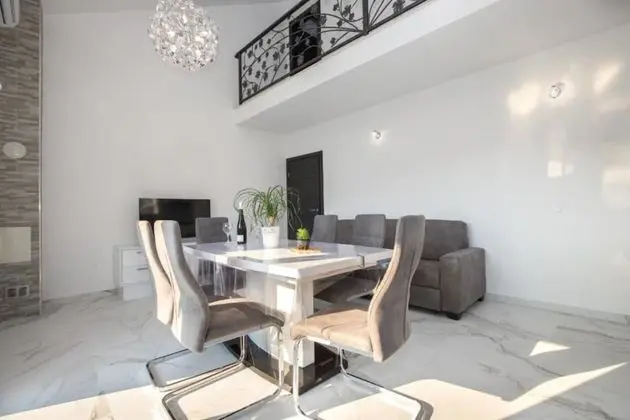 Apart Daire (Jakov - modern and cosy with pool - B)