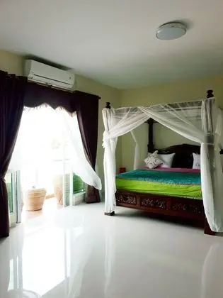 Deluxe + Sofa