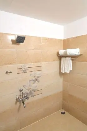 Classic Oda, 1 Büyük (Queen) Boy Yatak, Özel Banyo