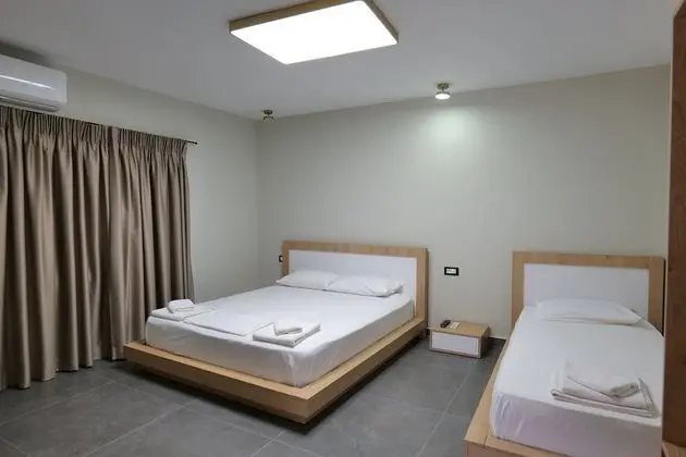 Üç Kişilik Oda, Zemin Kat