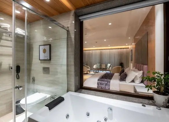 Luxury Oda