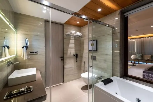 Luxury Oda