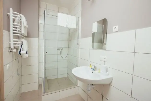 Standard Tek Büyük veya İki Ayrı Yataklı Oda, Avlu Manzaralı