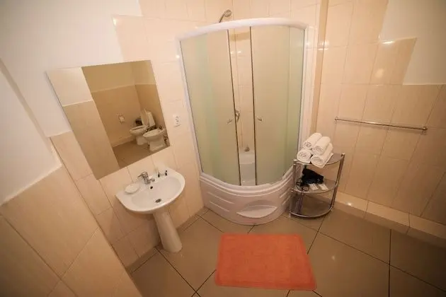 Economy Tek Büyük Yataklı Oda, Ortak Banyo