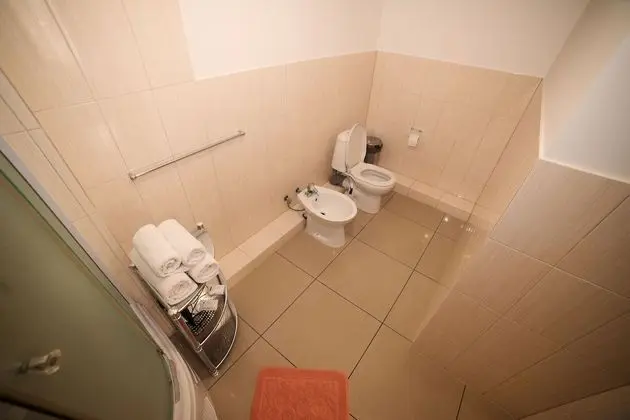 Economy Tek Büyük Yataklı Oda, Ortak Banyo