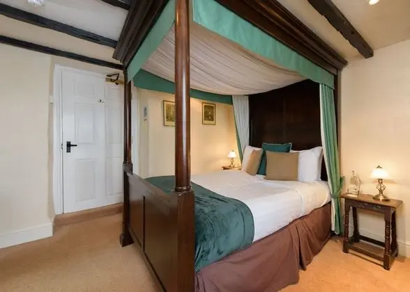 Deluxe Tek Büyük Yataklı Oda (Deluxe Four Poster Room)