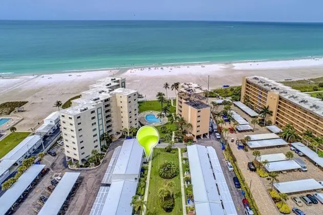 Daire (Jamaica Royale - 2 Townhome Steps To )