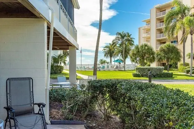 Daire (Jamaica Royale - 2 Townhome Steps To )