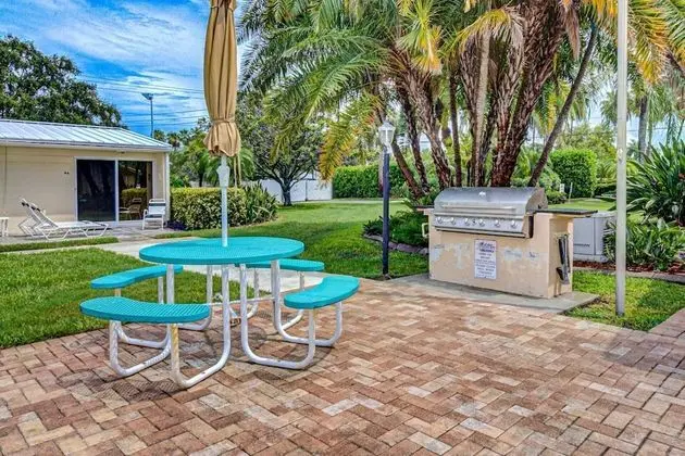 Daire (Jamaica Royale - 2 Townhome Steps To )