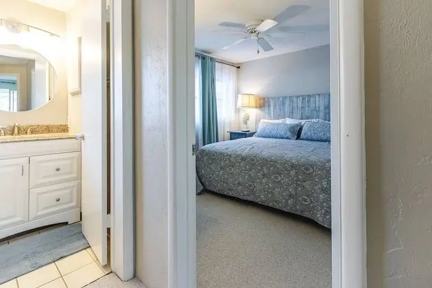 Daire (Jamaica Royale - 2 Townhome Steps To )