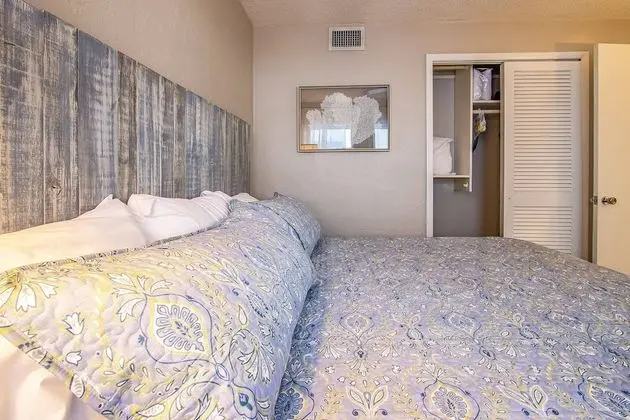 Daire (Jamaica Royale - 2 Townhome Steps To )