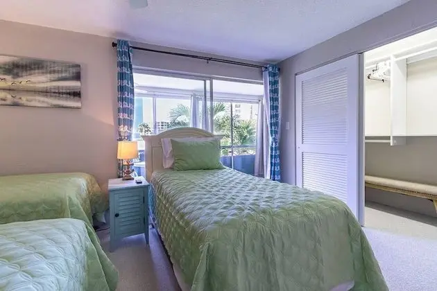 Daire (Jamaica Royale - 2 Townhome Steps To )
