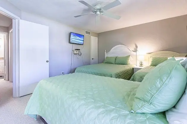 Daire (Jamaica Royale - 2 Townhome Steps To )