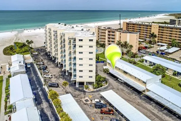 Daire (Jamaica Royale - 2 Townhome Steps To )