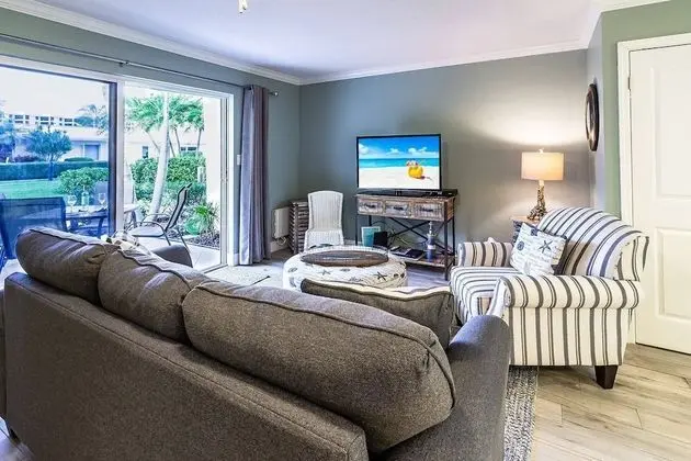 Daire (Jamaica Royale - 2 Townhome Steps To )