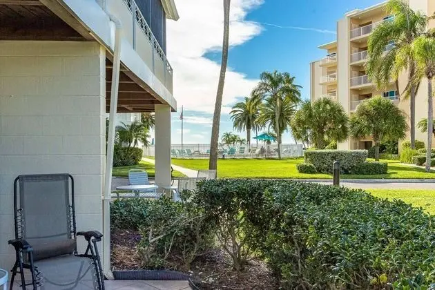 Daire (Jamaica Royale - 2 Townhome Steps To )