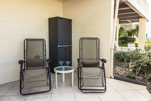 Daire (Jamaica Royale - 2 Townhome Steps To )