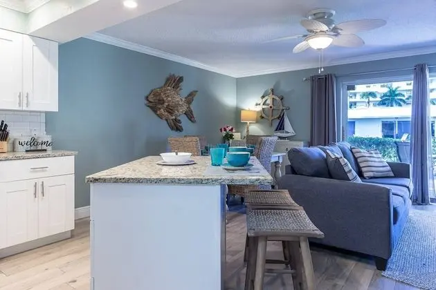Daire (Jamaica Royale - 2 Townhome Steps To )