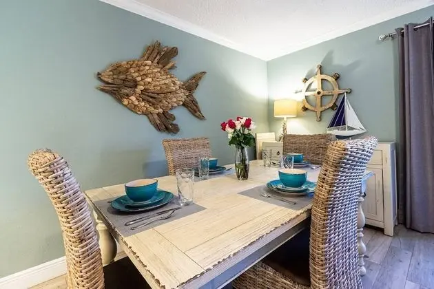 Daire (Jamaica Royale - 2 Townhome Steps To )
