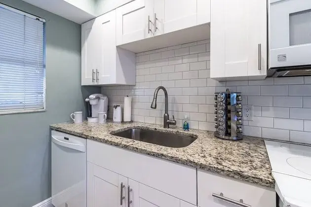 Daire (Jamaica Royale - 2 Townhome Steps To )