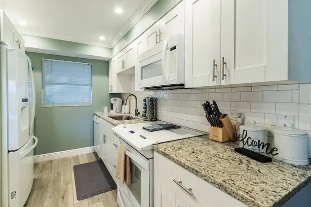 Daire (Jamaica Royale - 2 Townhome Steps To )