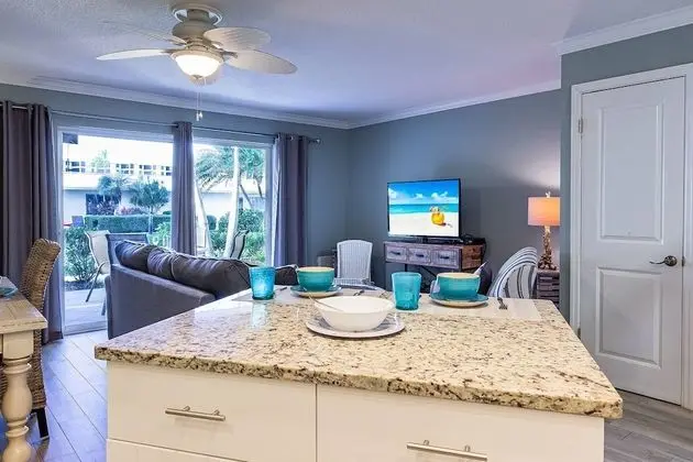 Daire (Jamaica Royale - 2 Townhome Steps To )
