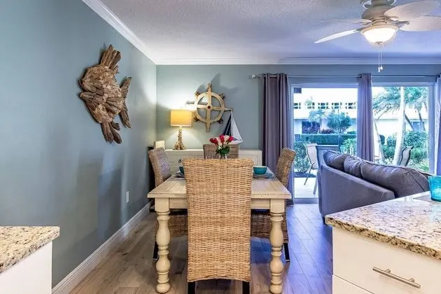 Daire (Jamaica Royale - 2 Townhome Steps To )