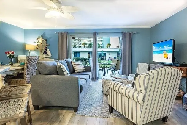 Daire (Jamaica Royale - 2 Townhome Steps To )