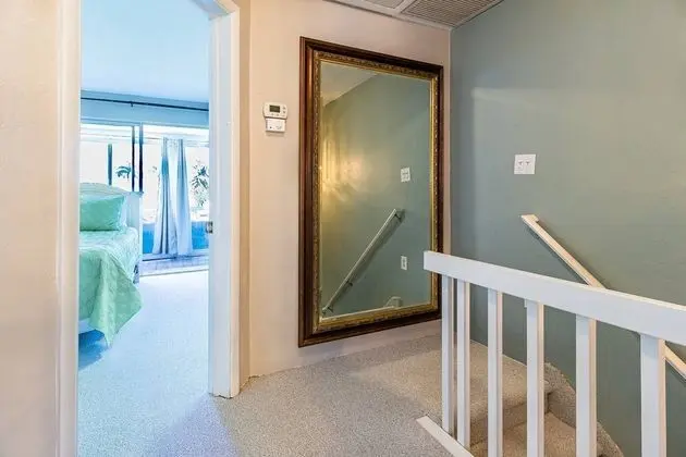 Daire (Jamaica Royale - 2 Townhome Steps To )